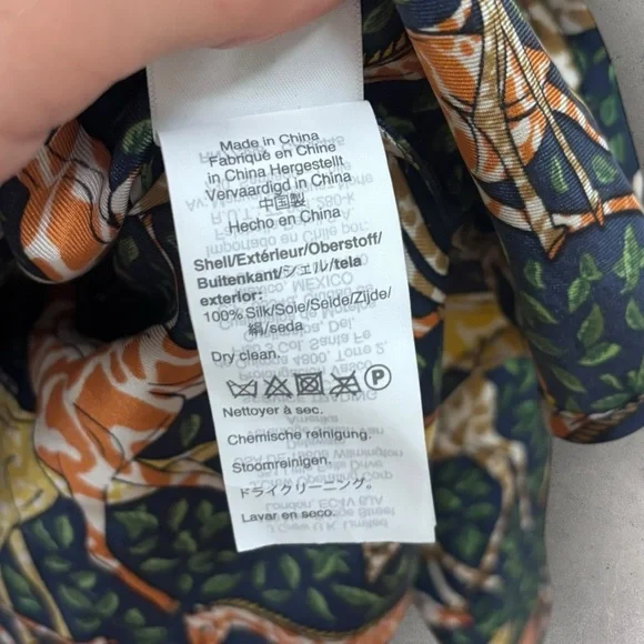 J. Crew 100% silk giraffe print blouse - Picture 3 of 6